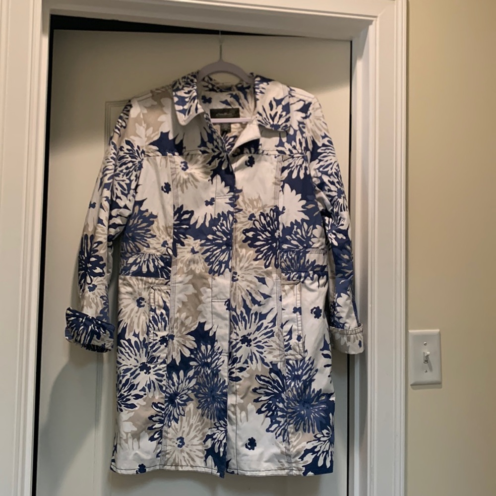 Eddie Bauer raincoat. Like new size medium